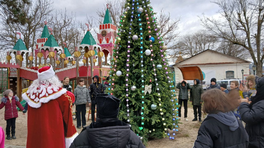 Торжественное зажжение главной новогодней ёлки в Орлином