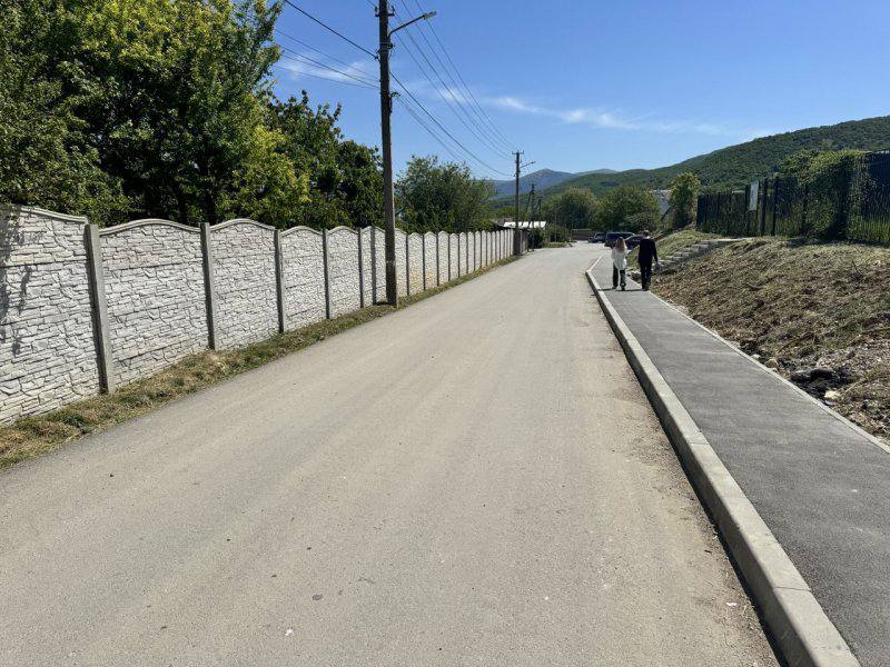 Отремонтировали дороги к медицинским учреждениям