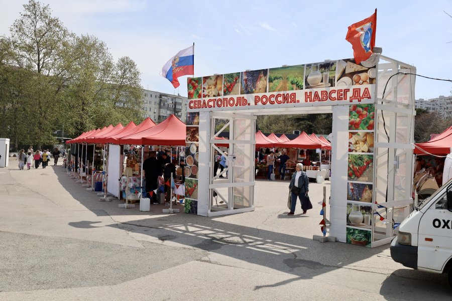 Продукцию на ярмарку «Севастопольская» привозят фермеры из Херсонской, Запорожской областей и ЛНР